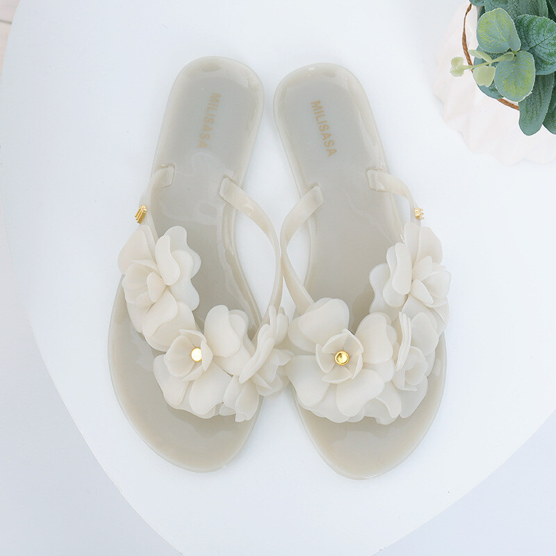 2023 m. naujos vasaros korėjietiško stiliaus moteriškos šlepetės, madingos lauko šlepetės, plokščios paplūdimio basutės ir šlepetės didmeninė prekyba