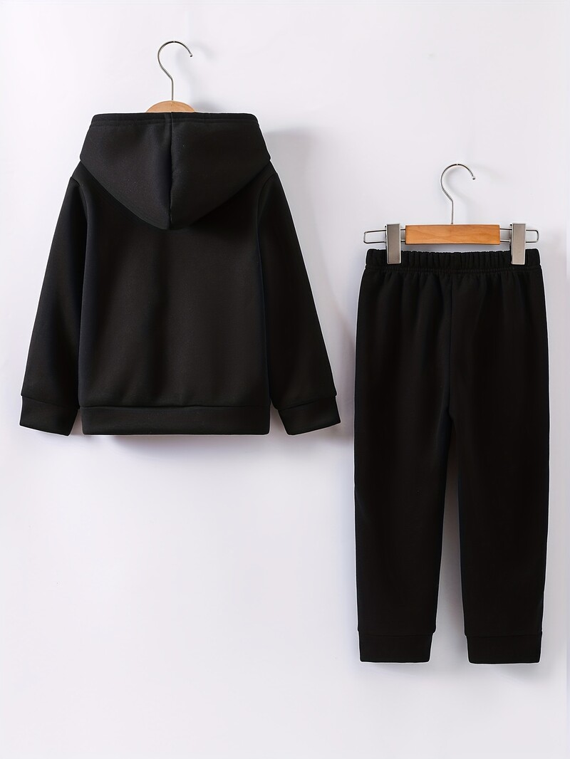 2 rinkiniai rudens/žiemos nauji laisvalaikio komforto sportinio stiliaus šilti berniukiški futbolininkai su šiltu pamušalu gobtuvu ir sportinio kostiumo kelnės