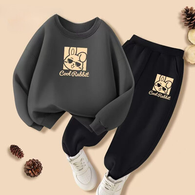 Őszi kisfiú ruhák divatos nyomott pólók és nadrágok 2 részes készlet gyerekek lányok alkalmi felső alsó ruhák tréningruhák