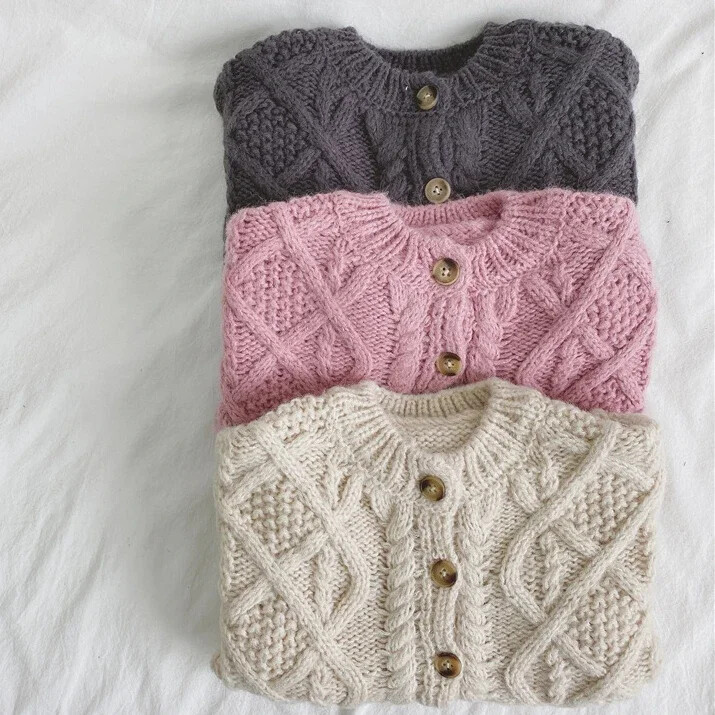 Детски пролетни трикотажни облекла Момичешки плътен пуловер с една гърда Кратък стил Момче Жилетка Въртящ се плетен пуловер в корейски стил 1-7г