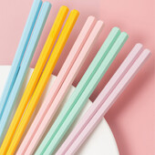 Lydinių lazdelės Klasikinis atmosferos dizainas, naudojant makaronų populiarių spalvų derinį patiekalą, sveikesnį lazdelės namų ūkį