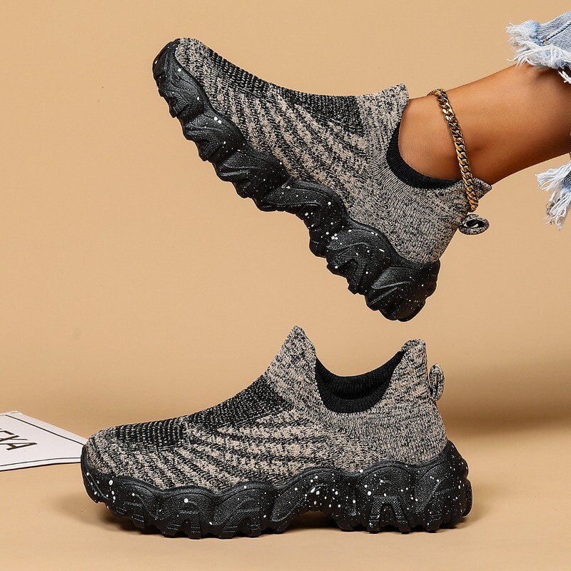 Női cipők nagy méretű hálós, légáteresztő légyszövő platform talptalp sport tornacipők kosarak női alkalmi csúsztatás a Zapato-n