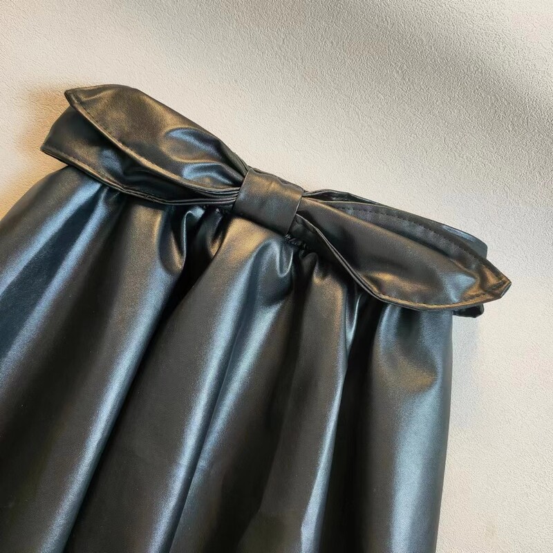 Meiteņu svārki pusķermeņiem rudens un ziemas modes zīdaiņu melni ādas svārki Super forši princeses svārki kroku svārki pu īsi svārki