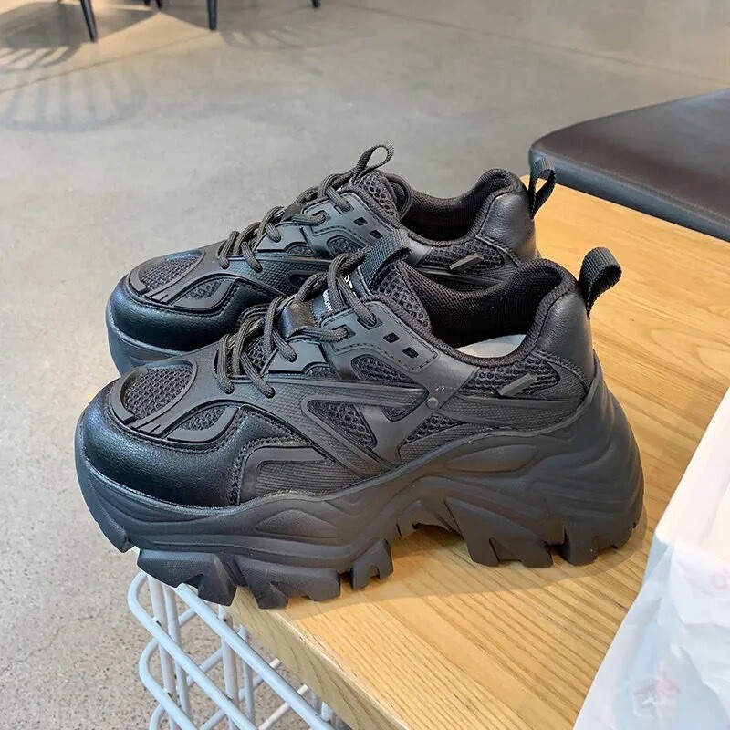 Storapadžiai sportiniai moteriški batai 2024 m. Naujas tinklelis, pralaidus orui ir universalus, didėjantis laisvalaikio sportinių vulkanizuotų batų sportbačiai