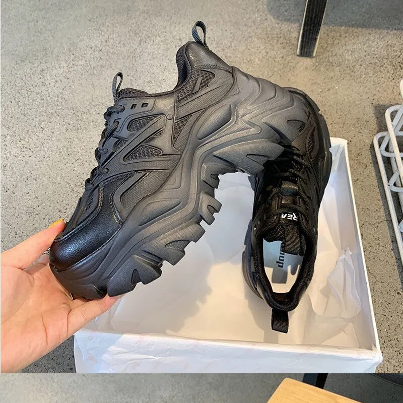 Storapadžiai sportiniai moteriški batai 2024 m. Naujas tinklelis, pralaidus orui ir universalus, didėjantis laisvalaikio sportinių vulkanizuotų batų sportbačiai