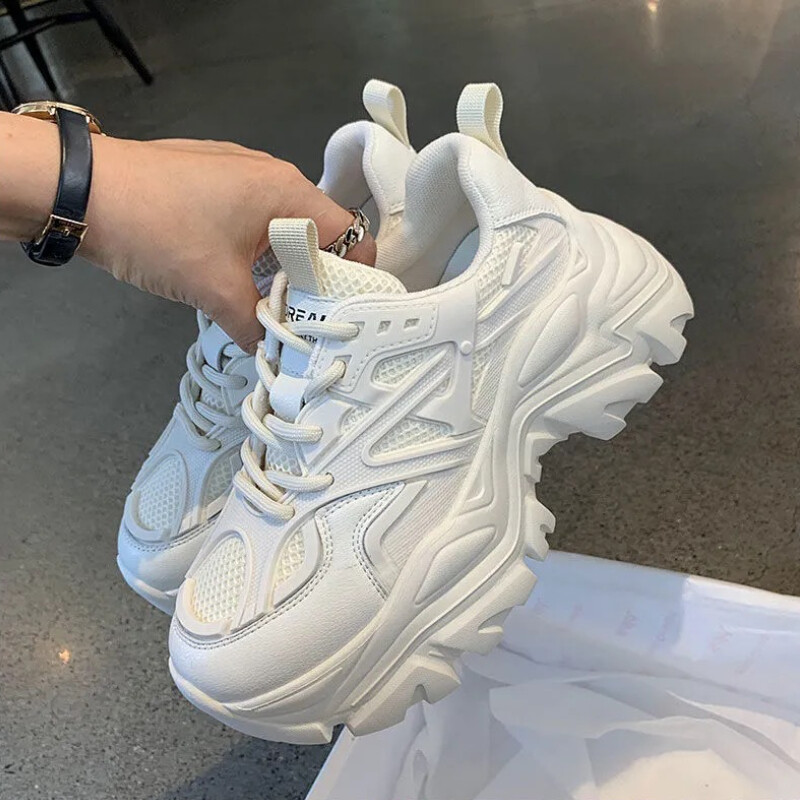Storapadžiai sportiniai moteriški batai 2024 m. Naujas tinklelis, pralaidus orui ir universalus, didėjantis laisvalaikio sportinių vulkanizuotų batų sportbačiai