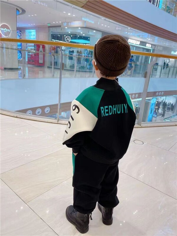 Žiemos berniukų pastorinti megztiniai vaikams su spausdintomis raidėmis paminkštintas viršus + sportinės laisvalaikio kelnės, 2 vnt., 1–12 m. sportinio kostiumo tendencija