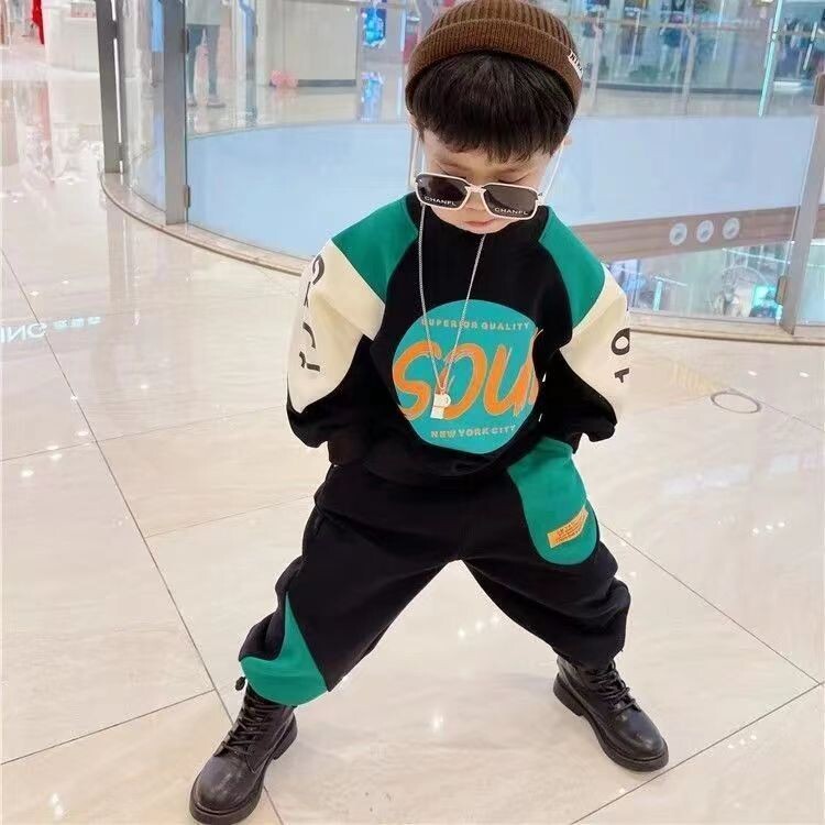 Žiemos berniukų pastorinti megztiniai vaikams su spausdintomis raidėmis paminkštintas viršus + sportinės laisvalaikio kelnės, 2 vnt., 1–12 m. sportinio kostiumo tendencija