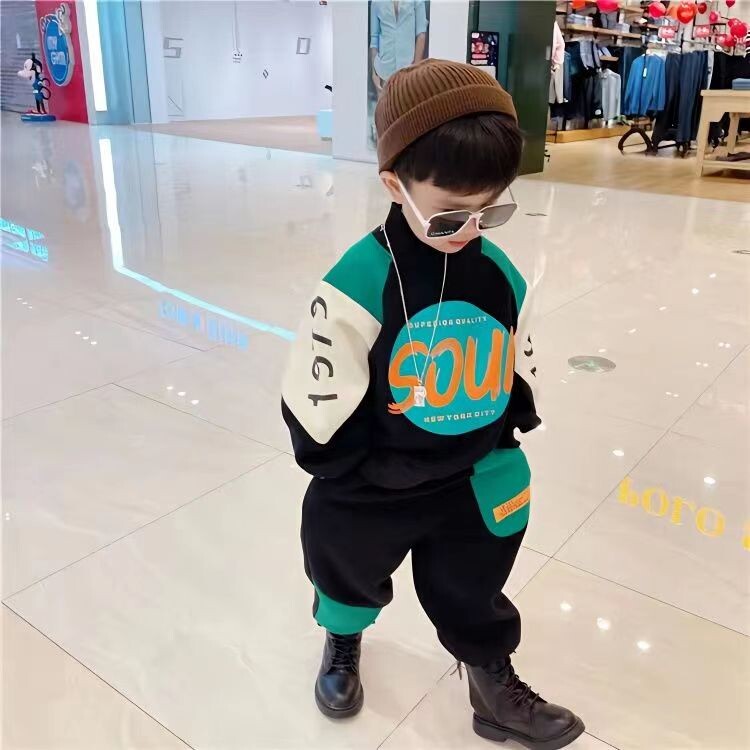 Žiemos berniukų pastorinti megztiniai vaikams su spausdintomis raidėmis paminkštintas viršus + sportinės laisvalaikio kelnės, 2 vnt., 1–12 m. sportinio kostiumo tendencija