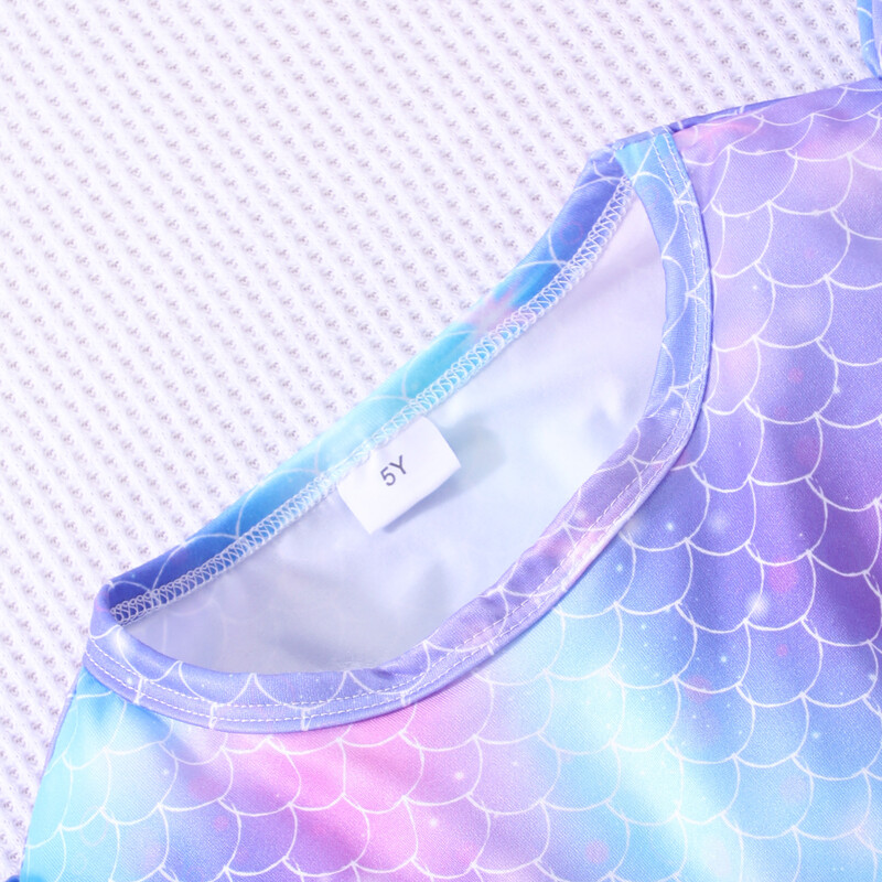 Meiteņu kleita ar garām piedurknēm apaļu kakla izgriezumu zivju zvīņā