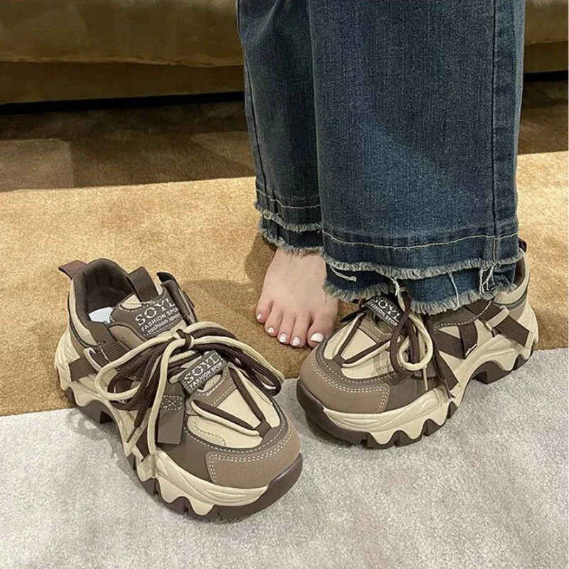 Sieviešu sporta apavi ar biezu dibenu Sieviešu luksusa dizaineru modes ikdienas kedas Jauni rudens tenisa apavi Vulkanizēti apavi