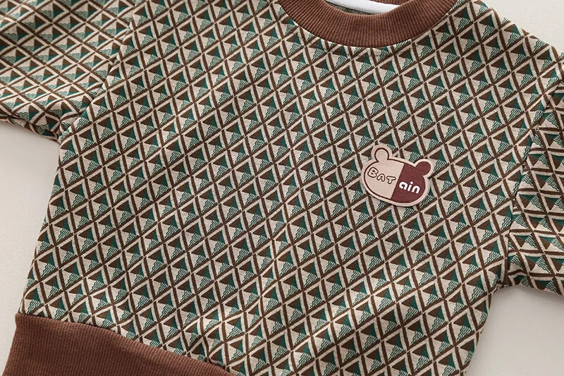 Toddler Boys Luksusa dizaineru apģērbi 2024. gada pavasarī, ikdienišķs ar O veida kakla izgriezumu, T-krekli ar garām piedurknēm, topi un bikses, 2 gab.