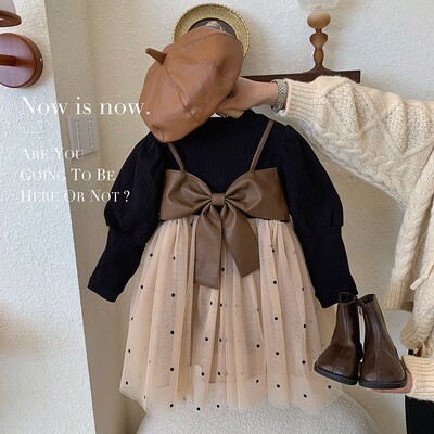 Vaikiški drabužiai netikri, dviejų dalių solidūs korėjietiški vaikiški, marškinėliai su apvaliu kaklu.