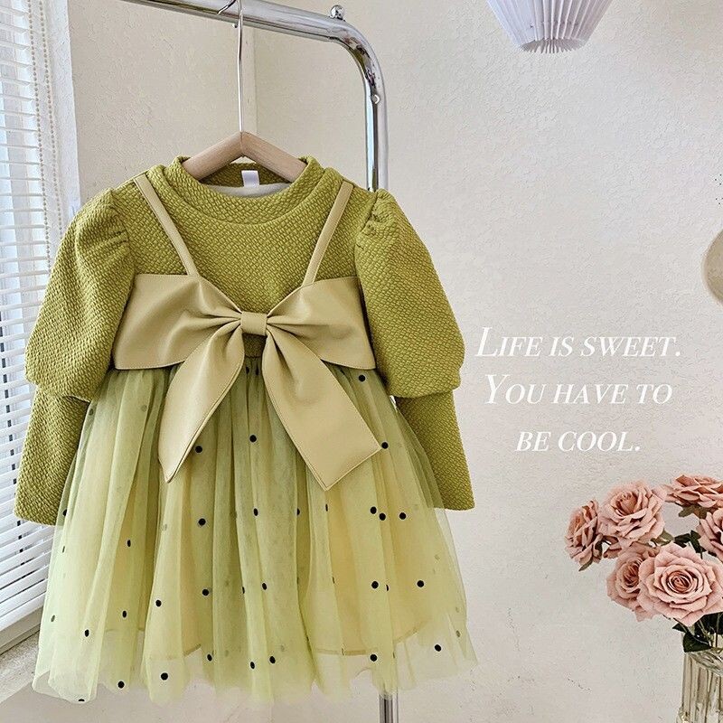 Vaikiški drabužiai netikri, dviejų dalių solidūs korėjietiški vaikiški, marškinėliai su apvaliu kaklu.