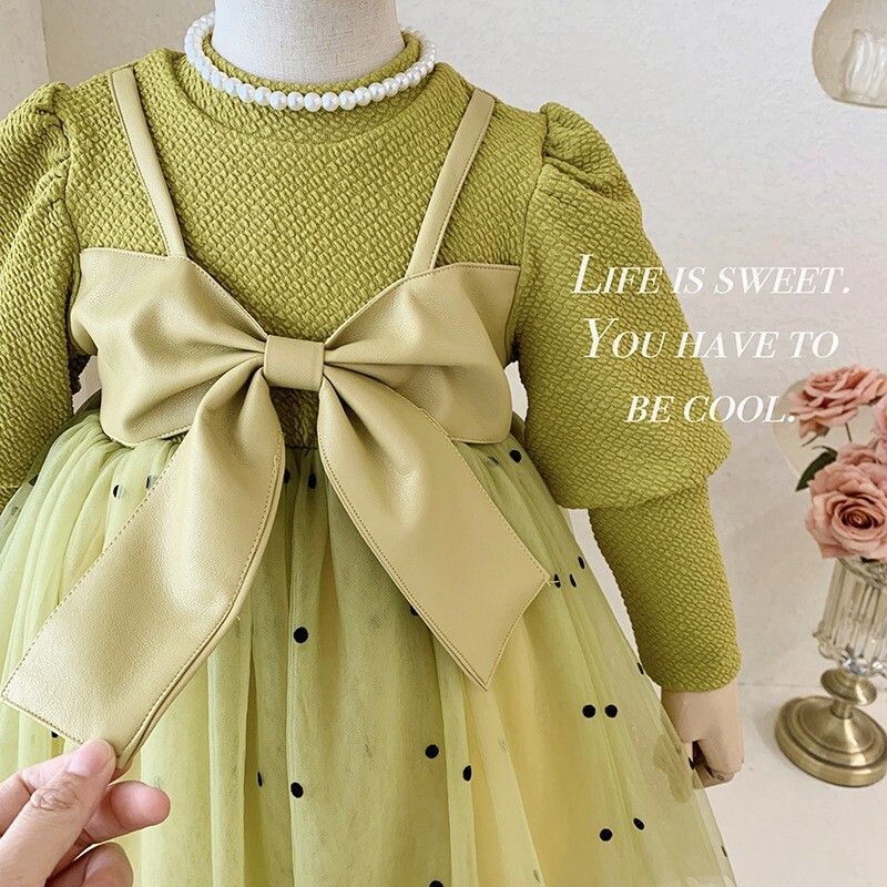 Vaikiški drabužiai netikri, dviejų dalių solidūs korėjietiški vaikiški, marškinėliai su apvaliu kaklu.