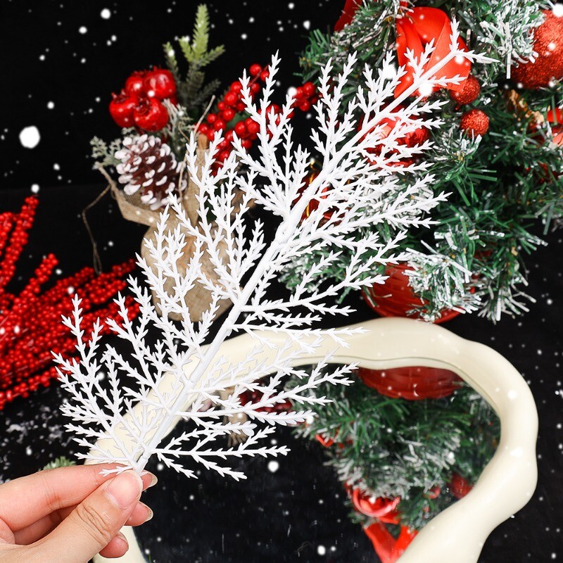 Χριστουγεννιάτικα Τεχνητά Πευκοβελόνες Κλαδιά Λευκό Ψεύτικο Πευκοβελόνες Κλαδιά Φυτά Στεφάνι πάρτι DIY Πρωτοχρονιάτικα Δώρα Διακόσμηση τραπεζιού