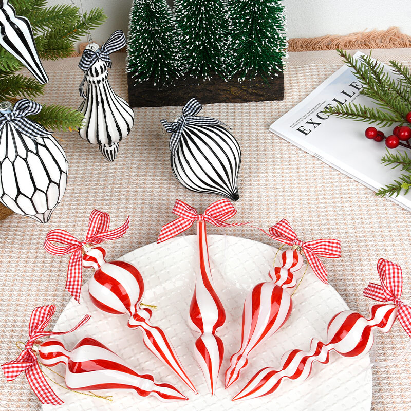 juoda ir balta tapyba kūrybinių stiklo rutulių formos rutuliai Kalėdų eglutės scenos dekoracijos, kabantys raudoni ir balti kabantys rutuliai