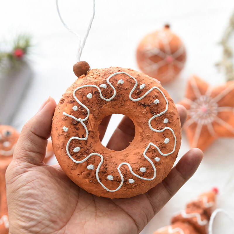 Ziemassvētku cepumu kulons piparkūku vīrs virtulis cepumu forma Ziemassvētku eglītes piekārtiem rotājumiem Dekorācijas rekvizīti Jaungada dekors