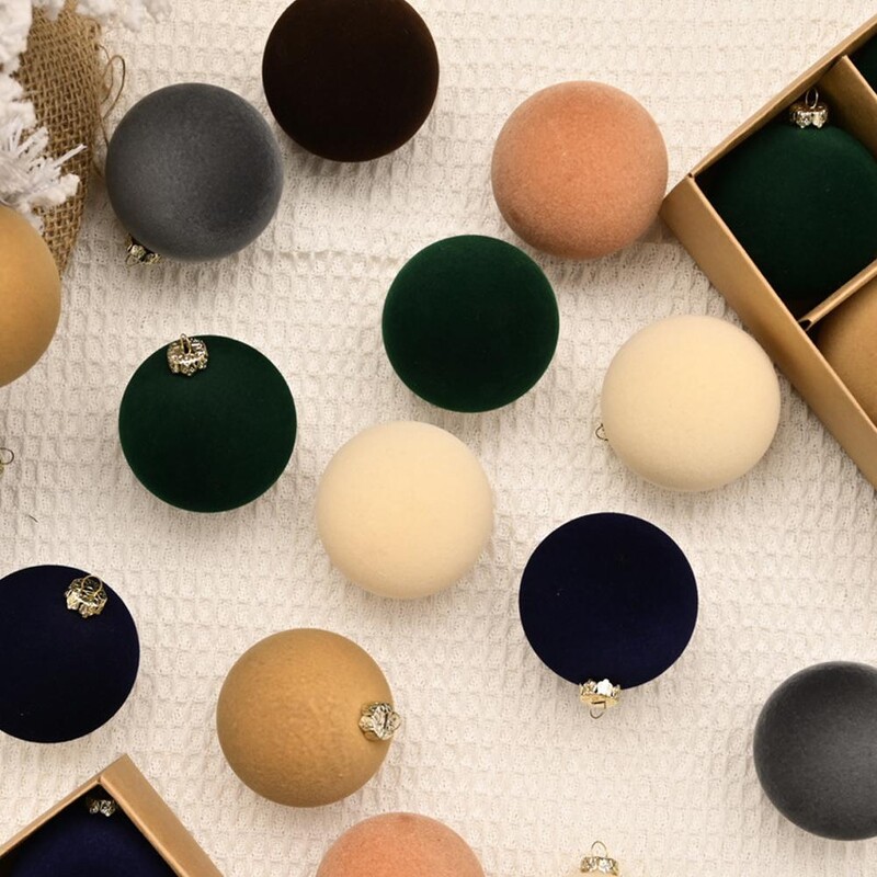 12 vnt Kalėdų kamuoliukų papuošalų rinkinys 2,36 colio aksominiai kalėdiniai rutuliai su kabančio lanko medžio puošmena, skirta namų dekoravimui Kalėdų vakarėliui