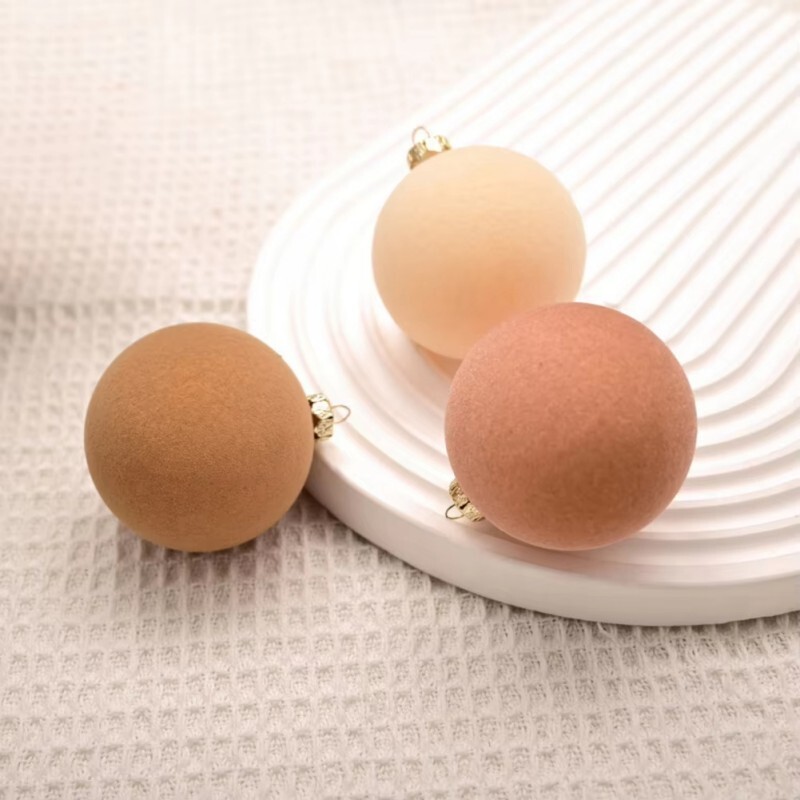 12gab Ziemassvētku balles rotājumu komplekts Samta Ziemassvētku balles ar iekarināmu stīpu koku rotājumiem mājas dekorēšanai Ziemassvētku ballītei