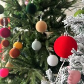 12 vnt spalvoto aksominio pliušinio kalėdinio kabančio kamuoliuko Kalėdų eglutės kamuoliuko puošmena