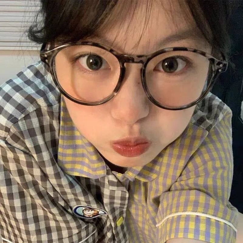 1/2 vnt. Didelio rėmelio akiniai senoviniai leopardiniai raštai, moteriški, vyriški, ovalūs, šviesiai mėlyni akiniai, be makiažo, akinių priedas