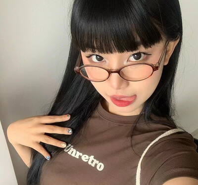 2025 Hot Square Euroopa Ameerika polügonaallõikega päikeseprillid Meeste Naiste Moodsad isikupärastatud minimalistlikud Instagrami prillid