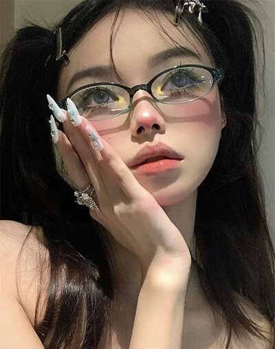 2025 Hot Square Euroopa Ameerika polügonaallõikega päikeseprillid Meeste Naiste Moodsad isikupärastatud minimalistlikud Instagrami prillid