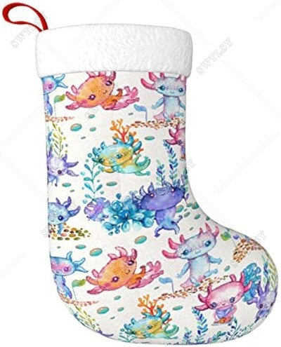 Akvarelis jauks Aksolotla tēli Ziemassvētku zeķes svētku kamīns piekarināmas zeķes Ziemassvētku zeķes klasisks dekors