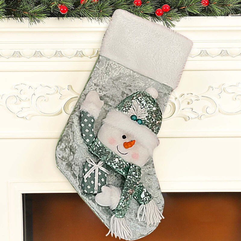 Ziemassvētku zeķu dekorācijas dāvanu maisiņš Ziemassvētkiem ar Ziemassvētku vecīša dizainu Zaļās Ziemassvētku tradīcijās iekrāsotas lielas ietilpības zeķes