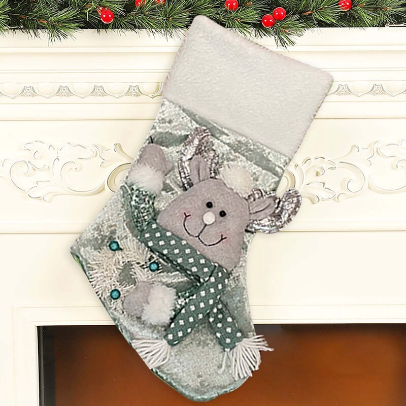 Ziemassvētku zeķu dekorācijas dāvanu maisiņš Ziemassvētkiem ar Ziemassvētku vecīša dizainu Zaļās Ziemassvētku tradīcijās iekrāsotas lielas ietilpības zeķes