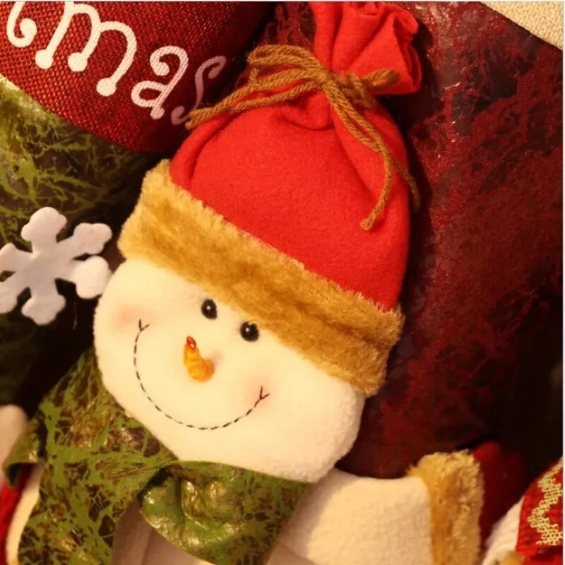 1gb Ziemassvētku zeķes Sniegavīrs Santa Elk Kid Candy Dāvanu maisiņš Zeķes Kamīna dekors Jaunais gads Ziemassvētku eglītes rotājumu turētājs