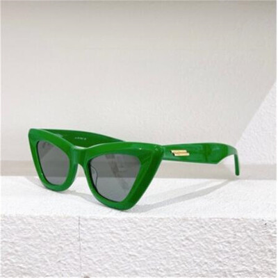 Κόκκινα γυαλιά ηλίου γάτας για κυρία Ρετρό τριγωνικό καθρέφτη ηλίου ελεύθερου χρόνου Γυναικεία γυαλιά μόδας UV400