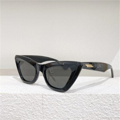 Κόκκινα γυαλιά ηλίου γάτας για κυρία Ρετρό τριγωνικό καθρέφτη ηλίου ελεύθερου χρόνου Γυναικεία γυαλιά μόδας UV400