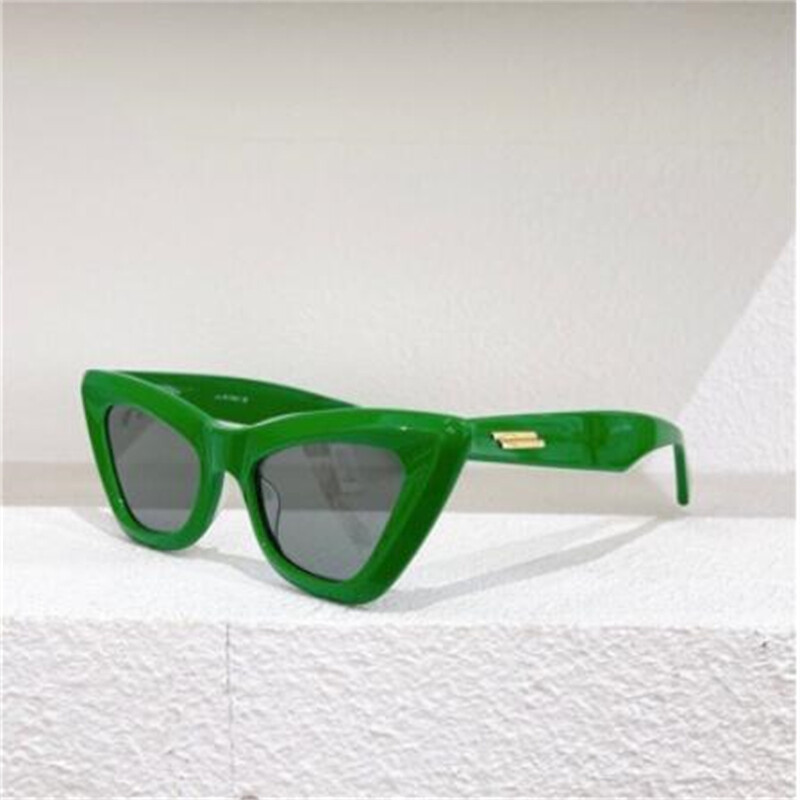 Κόκκινα γυαλιά ηλίου γάτας για κυρία Ρετρό τριγωνικό καθρέφτη ηλίου ελεύθερου χρόνου Γυναικεία γυαλιά μόδας UV400