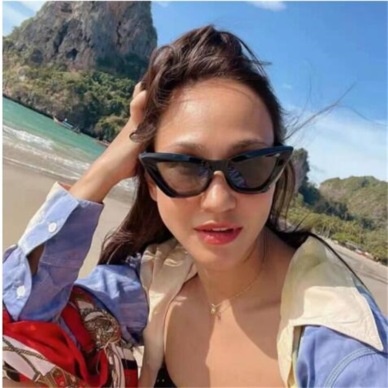 Κόκκινα γυαλιά ηλίου γάτας για κυρία Ρετρό τριγωνικό καθρέφτη ηλίου ελεύθερου χρόνου Γυναικεία γυαλιά μόδας UV400