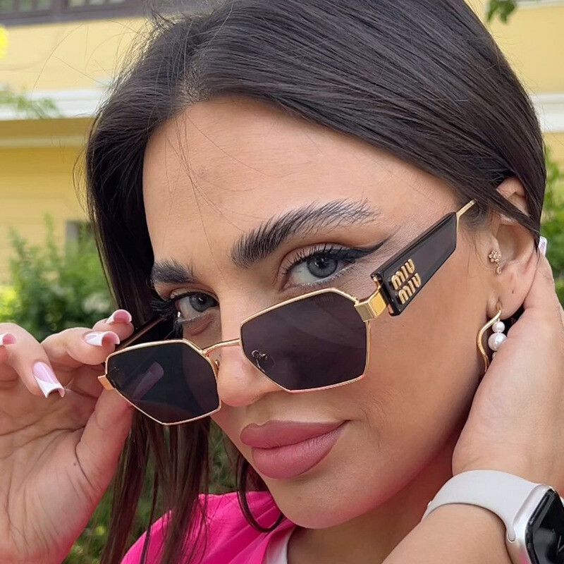 Metāla Taisnstūra Saulesbrilles Sievietēm Mode Augstas kvalitātes ietvars Brilles Vintage Zīmolu Dizaineru Brilles UV400 Gafas De Sol Mujer 2024