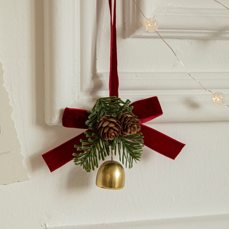 Kalėdų varpelio ornamentas Auksinis varpas su raudonu kaspinu Linksmų Kalėdų metaliniai varpeliai Kalėdų eglutės kabantis papuošimas namų vakarėliui