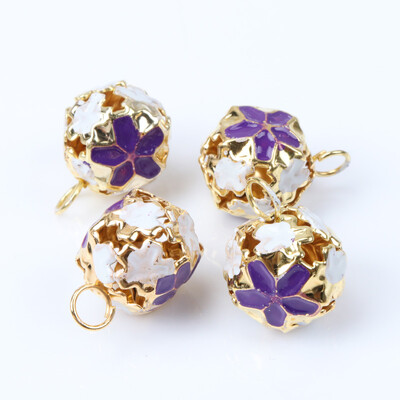 30db/tétel Színes csilingelő csengő aranyozott virág bulihoz karácsonyi dekorációhoz kézzel készített kiegészítők 14mm CP0584