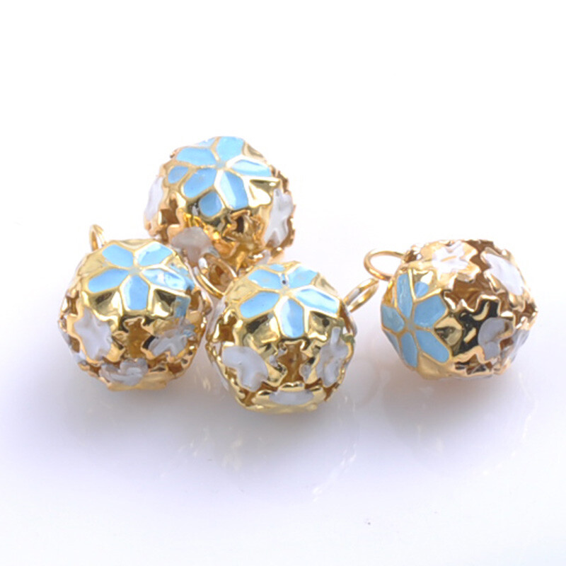 30db/tétel Színes csilingelő csengő aranyozott virág bulihoz karácsonyi dekorációhoz kézzel készített kiegészítők 14mm CP0584