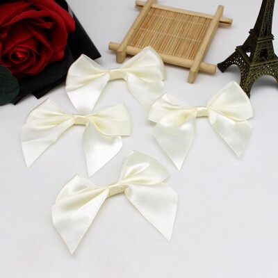 20 vagy 50 DB 65 * 65 mm-es szatén szalag masni Dekorációs masni kézműves csomagokhoz Kis csokorba csomagoló virág dekoráció Kézi munka barkácsolás