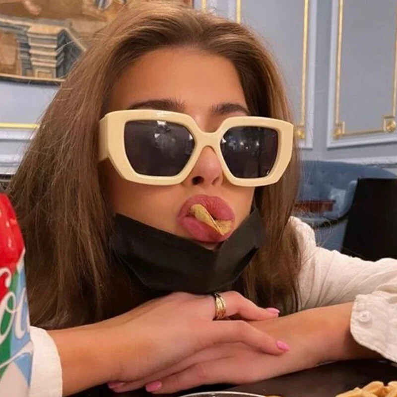 Suured ruudukujulised retropäikeseprillid Naiste Luksusbrändi Suure raamiga prillid Varjud Meeste Disainpäikeseprillid Trendikad beežid prillid