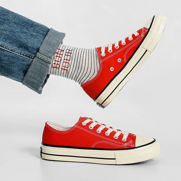 1970 m. Vintažiniai žemo viršaus drobiniai batai Vienspalviai moteriški staliniai batai Klasikiniai laisvalaikio vyriški batai Madingi paprasta pora studentams S