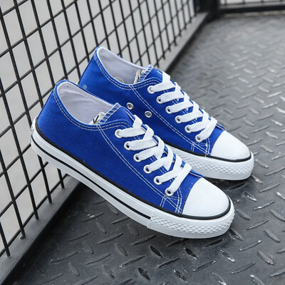 Brīvā laika audekla kedas modes plakani sieviešu ikdienas apavi 2024 elpojoši šņorējami atlētiski zemi palīgi pāris vīriešu borta kurpes Baltas