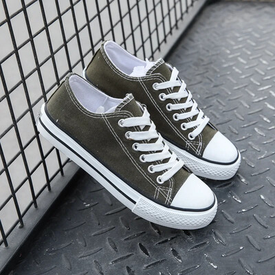 Brīvā laika audekla kedas modes plakani sieviešu ikdienas apavi 2024 elpojoši šņorējami atlētiski zemi palīgi pāris vīriešu borta kurpes Baltas