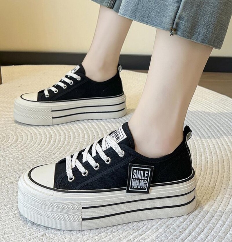 2024 Női, 4,5 cm-es magasságnövelő tornacipő Légáteresztő gördeszka vászoncipő Divat Fűzős Platform alkalmi tornacipő