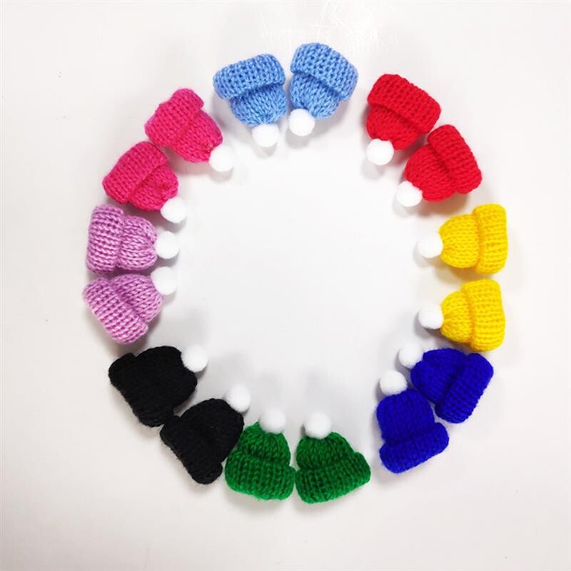 10 DB Mini karácsonyi kalapok karácsonyi parti dekorációhoz Kötött kis Mikulás sapkák Otthoni parti DIY kézzel készített kézműves kiegészítők