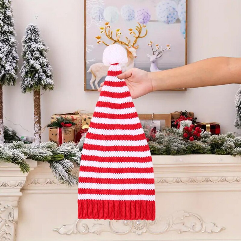Balta žieminė beanie kalėdinė dryžuota megzta kepurė Šventinė unisex kalėdinė kepurė su dryžuoto rašto pliušinio kamuoliuko dekoru Naujiesiems metams