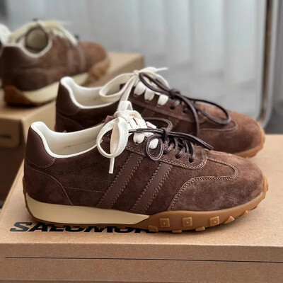 Moteriški vaikščiojimo sportbačiai lauke, jaunuoliai, mergaitės, studentai, nauji zomšiniai, odiniai retro stiliaus batai, moteriški, laisvalaikio sportbačiai, avalynė