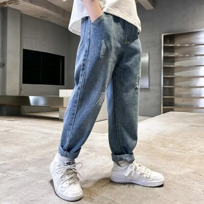 Berniukų džinsai 2024 m. pavasario ruduo naujo stiliaus laisvalaikio kelnės Stilingos vidutinės didelės vaikiškos laisvos kelnės, vaikiški drabužiai